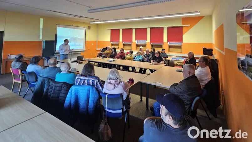 Nachbesprechungstermin der Thermografie-Rundgänge im Stadtteil Luitpoldhöhe mit Energieberater Thomas Großer. Bild: Olga Schöps/Stadt Amberg