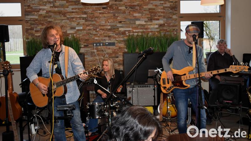 „Stefan Sommer &amp; The Southside Ramblers“ sind nicht zum ersten Mal bei &quot;Querbeet&quot; dabei. Die Band spielt leidenschaftlich gern und spontan überall, ob im Urlaub, auf großen Bühnen oder nun auch im &quot;Brot &amp; Zeit.&quot; Bild: ubb