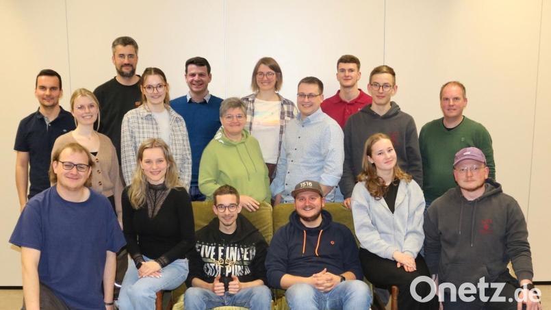Die Theatergruppe der KLJB Stulln spielt heuer das Stück „Der Paul in der Krise&quot;. Bild: Eva Stuiber/exb