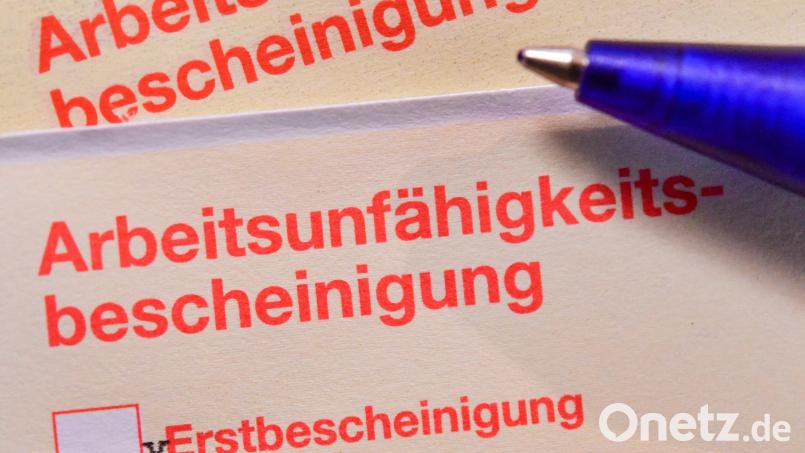 In Amberg und im Landkreis Amberg-Sulzbach lassen sich im bayernweiten Vergleich mehr Beschäftigte krankschreiben. Symbolbild: Patrick Pleul/dpa