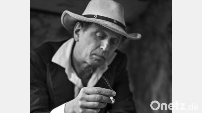 Martti Mäkkelä gibt ein Konzert in &quot;Kulturbahnhof Parapluie&quot; in Weiden. Bild: Robert Söllner/exb