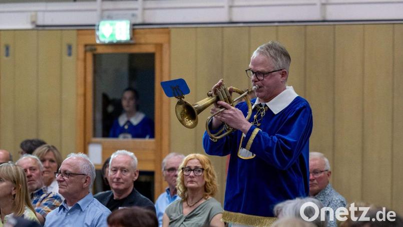 Donnernden Sonderapplaus erntete Gunther Leipert für sein unter die Haut gehendes Trompetensolo beim Stück „Hindenburg“. Bild: Martin Gerstmann