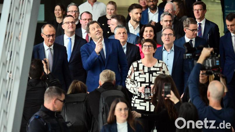 Wen CDU, CSU und SPD ins Kabinett des wohl künftigen Kanzlers Friedrich Merz schicken werden, ist noch offen. Bild: Sebastian Christoph Gollnow/dpa