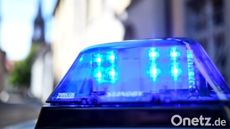 Eine Frau aus Thalmassing (Landkreis Regensburg) wurde in einem Waldstück tot aufgefunden. Symbolbild: Patrick Seeger/dpa