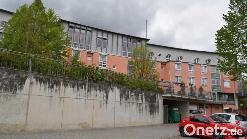 Oberhalb der Weiherstraße soll in der Nähe des BRK Seniorenheims &quot;Arche Noah&quot; eine Photovoltaikanlage mit einer Leistung von 60 kWp errichtet werden. Die Anlage dient ausschließlich der Eigenversorgung. Bild: bnr