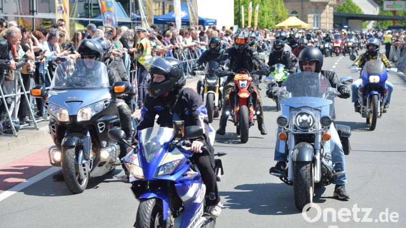 Mehr als 3.500 Biker waren nach Polizeiangaben zur Motorradsternfahrt nach Kulmbach angereist. Bild: -/Polizeipräsidium Oberfranken/dpa