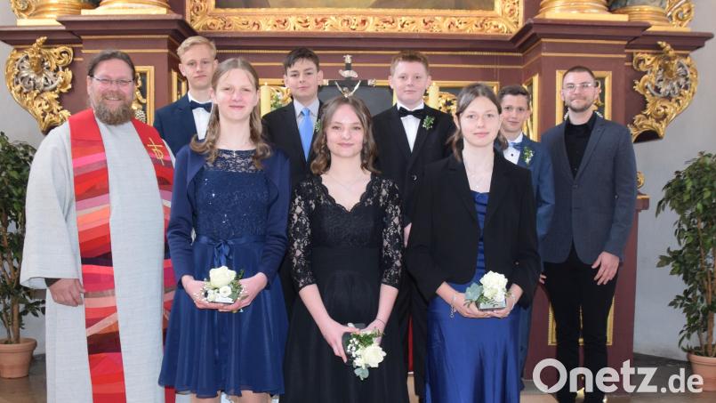 von links: Diakon Bernd Deyerl, Christian Schneider , Ronja Speigl, Ludwig Lindner, Eva Vogl, Lukas Franken, Pia Woelk, Moritz Meidenbauer und Jonas Wunder Bild: Heidi Kurz