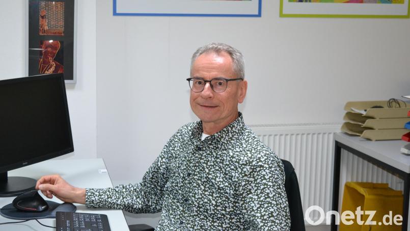 Sein Bildschirm am Arbeitsplatz in der Redaktion Tirschenreuth bleibt jetzt schwarz: Harald Dietz verabschiedet sich nach 41 Berufsjahren ins Privatleben. Bild: han