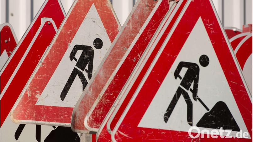 Ab Samstag, 3. Mai, kommt es zu Verkehrsbehinderungen in der Marienstraße in Amberg. Symbolbild: Sebastian Kahnert/dpa