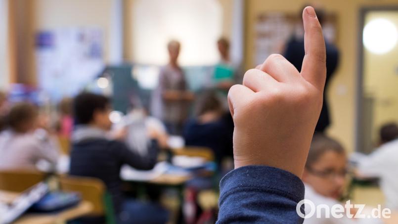 An der Montessori-Schule gibt es keine Klassen im herkömmlichen Sinn, sondern vier jahrgangsübergreifende Lerngruppen. Symbolbild: Jens Büttner/dpa
