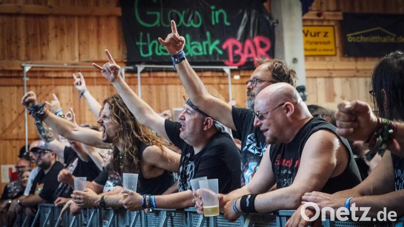 Die Fans beim Storm Crusher Festival 2023 in Wurz geben alles. Bild: Elisa Fuchs