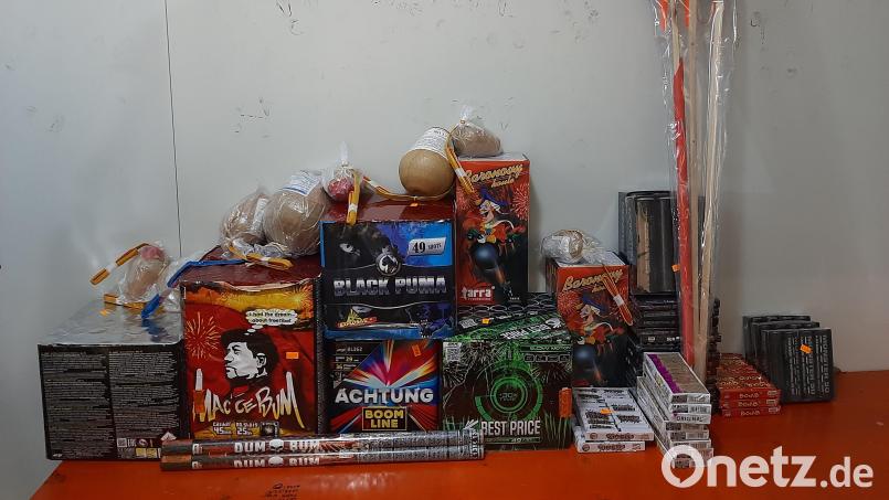 Bei Kontrollen in der Weihnachtszeit hat die Bundespolizei Waidhaus insgesamt 74 Kilogramm Feuerwerkskörper sichergestellt. Bild: Bundespolizei