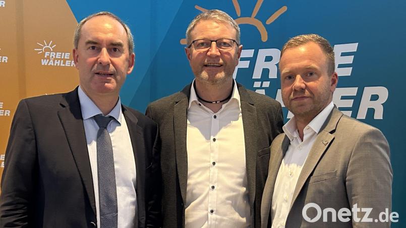 FW-Spitzenkandidat Hubert Aiwanger, Hans Martin Grötsch und MdL Bernhard Heinisch. Bild: Christoph Hollender