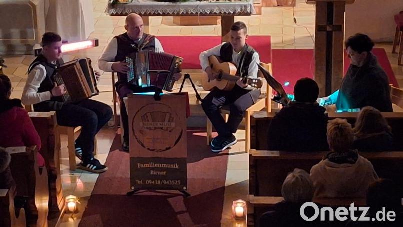 Die „Birner Muse“ spielt beim Adventsingen Saltendorf. Bild: Gymnastikgruppe Saltendorf/exb