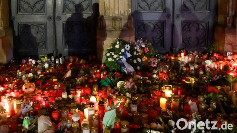 In Magdeburg ist die Trauer groß - aber auch in Floß herrscht tiefe Betroffenheit. Bild: Klaus-Dietmar Gabbert/dpa