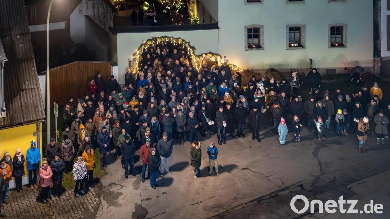 Viele Bürger waren 2023 zur Beidler Dorfweihnacht gekommen. Archivbild: Karl Dietz/exb