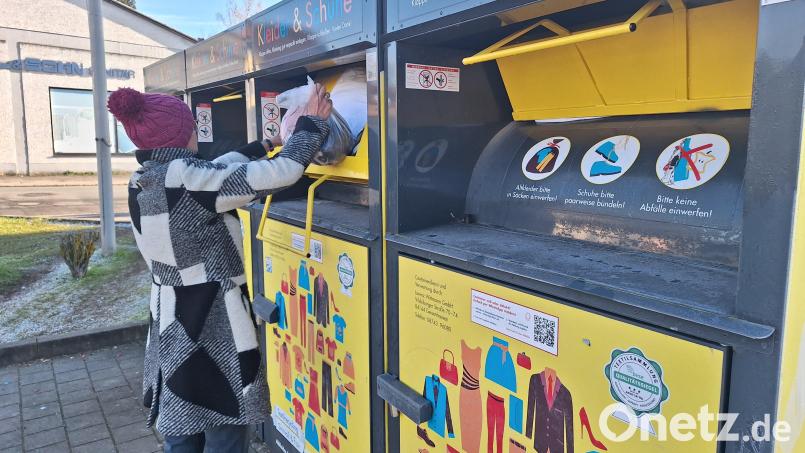 Ab 1. Januar gelten neue Regeln zur Entsorgung von alten Textilien. Wer der Umwelt etwas Gutes tun will, sollte sich genau überlegen, welcher Container für die Altkleider passt. Bild: bl