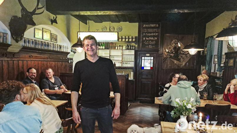 Er will das Gesicht des ältesten und größten Gasthauses in Marktredwitz werden: Der neue Wirt Andreas Geschibet hat 
viele Ideen für den „Goldenen Löwen“. Bild: Brigitte Gschwendtner/fph