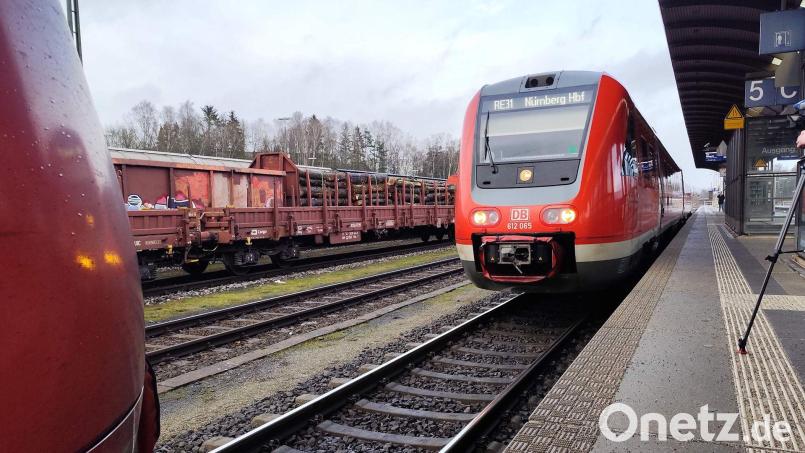 Zwei Zugteile kurz vor dem Kuppeln auf dem Bahnhof Marktredwitz. Bild: Deutsche Bahn/exb
