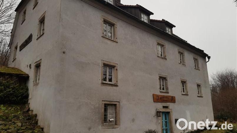 Beim dritten Zwangsversteigerungs-Termin kam das Ortsrichterhaus endgültig unter den Hammer. Gewinner der Versteigerung war die Gemeinde Reuth bei Erbendorf. Archivbild: Mutiara Sudarma