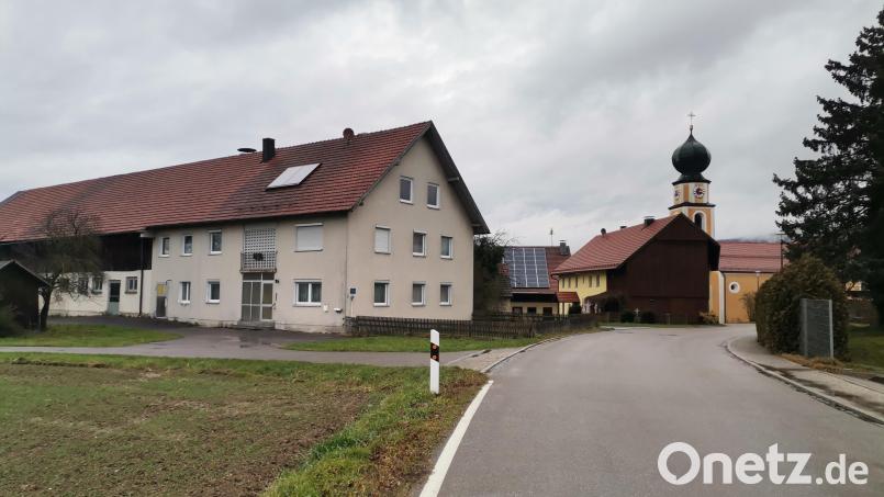 Das ehemalige „Lößl-Anwesen“ ist von der Marktgemeinde erworben worden. Auf dem Areal soll das neue Dorfgemeinschaftshaus Muschenried entstehen. Bild: amö