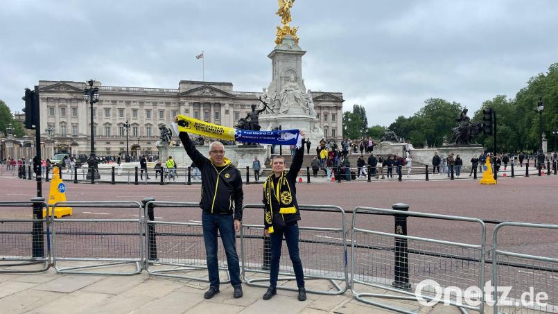 Johann (links) und Brigitte Trommer am Freitag vor dem Buckingham-Palast in London. Bild: Trommer/privat