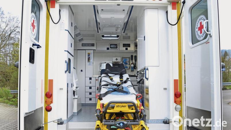 Griesbach bleibt Standort eines Rettungsdienstes. Am Mittwoch wurde er neu vergeben. Das Archivbild zeigt einen Blick in einen Rettungswagen des BRK. Archivbild: Petra Hartl