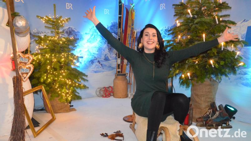 Endlich Ferien! &quot;Dahoam is Dahoam&quot;-Star Anita Eichhorn genießt derzeit ihre kleine Auszeit vom Alltag am Filmset. Am Wochenende war sie unter anderem auf dem Weidener Christkindlmarkt unterwegs. Bild: Kunz