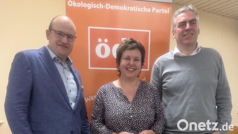 Christoph Zollbrecht, ÖDP-Kreisvorsitzender Amberg-Sulzbach, Susanne Witt und Ludwig Härteis (von links), ÖDP-Kreisvorsitzender Neumarkt. Bild: Klaus Mrasek
