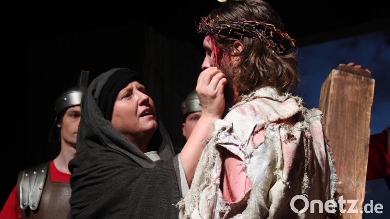 Am Samstag, 29. März, feiert die Kemnather Passion 2025 Premiere. Haupt- und Nebenrollen sind bereits vergeben. Wie bei der Passion 2018 übernimmt Nicole Besold die Rolle der Maria, Jesus wird von Roland Krauß dargestellt. Am 4. Oktober beginnt der Ticketverkauf. Archivbild: stg