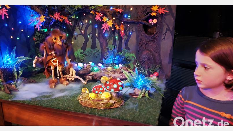 Die Verwandlung von Hagebutts düsterem Zauberwald in einen märchenhaften Lichtergarten empfinden nicht nur Kinder als phantastisches Erlebnis. Bild: lg