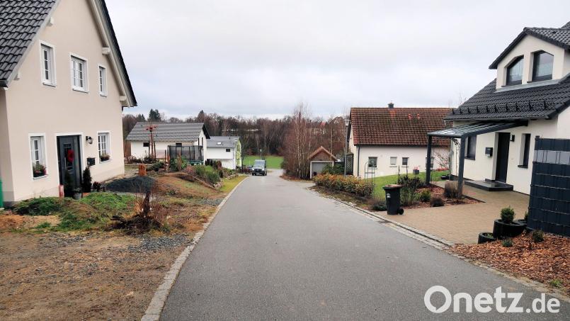 Der Gemeinderat unterstützte das Anliegen von Anwohnern der Ortsstraße „Am Grundacker“ und stimmte für eine Geschwindigkeitsbegrenzung. Demnächst gilt hier auf der gesamten Straße eine Höchstgeschwindigkeit von 20 km/h. Bild: bsc