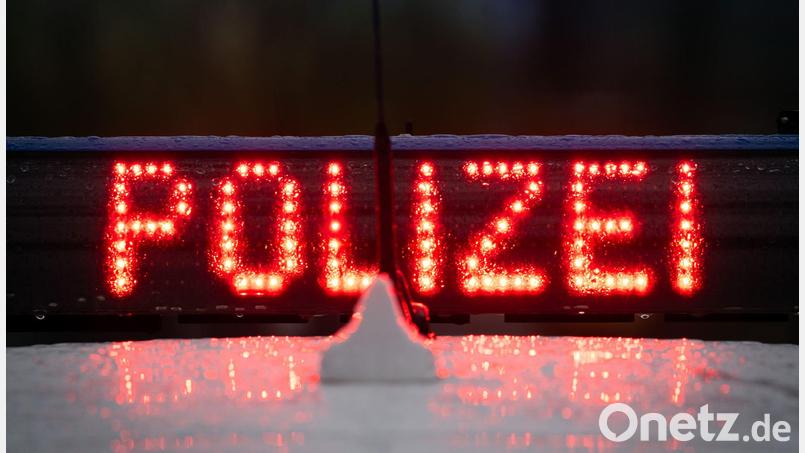Ein 32-jähriger Mann aus Selb steht im Verdacht, einen 52-Jährigen mit einer Machete erheblich verletzt zu haben. Symbolbild: Soeren Stache/dpa