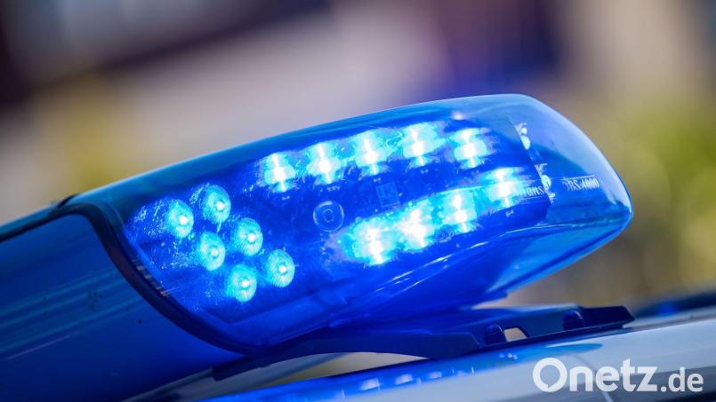 In zwei Fällen von Fahrerflucht vom vergangenen Freitag ermittelt derzeit die Weidener Polizei. Symbolbild: Lino Mirgeler/dpa