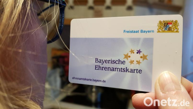 Mit der Ehrenamtskarte will das Landratsamt in Tirschenreuth die Bereitschaft, sich in der Öffentlichkeit zu engagieren, fördern. Viele wissen allerdings nicht, welche Vorteile die Karte bringt. Bild: Benkhardt