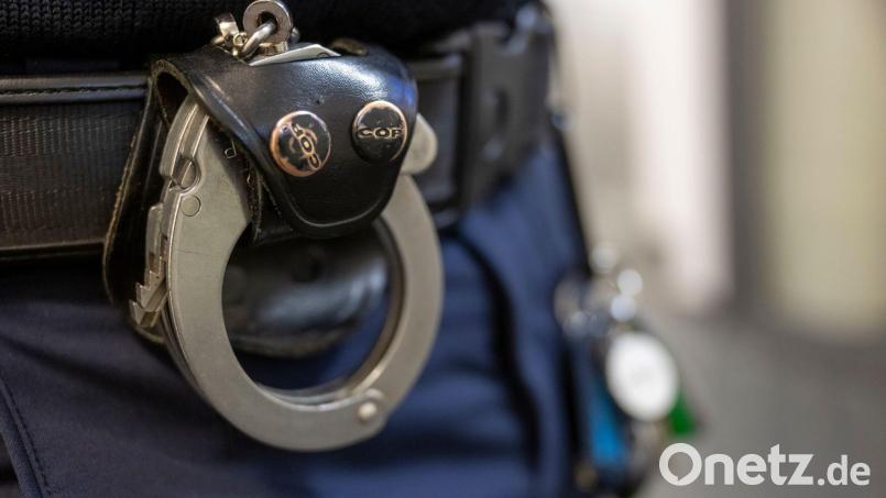 Eine Pflegemutter sitzt in U-Haft, weil sie ein Kleinkind getötet haben soll. (Symbolbild) Bild: Peter Kneffel/dpa