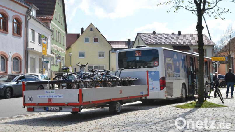Ab 1. Mai tourt wieder ein Radlbus durch den Landkreis Tirschenreuth. Er heißt Naabtal-Express und fährt an Wochenenden und an Feiertagen. Bild: Benkhardt