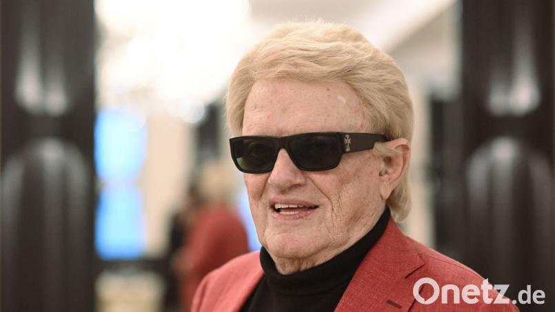 Mallorca ruft und Heino kommt. Der Schlagersänger tritt mit 86 Jahren demnächst am Ballermann auf. Bild: Robert Michael/dpa