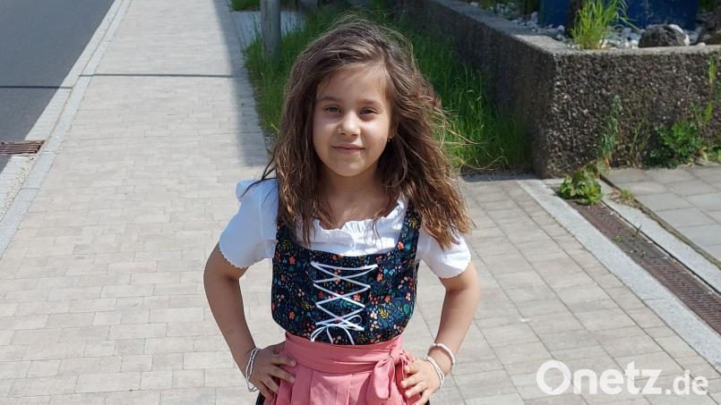 Die achtjährige Mia Hufnagel ist auf eine Stammzellenspende angewiesen. Seitdem im Oktober ein Blutbild verheerende Werte offenbart hat, darf sie nicht mehr zur Schule gehen und muss Menschenansammlungen meiden. Bild: Michaela Hufnagel