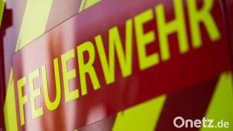 Am Mittwoch musste die Feuerwehr einen Brand in einem Mehrfamilienhaus löschen. Symbolbild: Marijan Murat/dpa