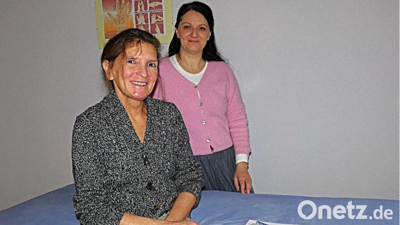 Susanne Merkl und Elke Flierl wollen mit ihren Händen helfen. Bild: mma