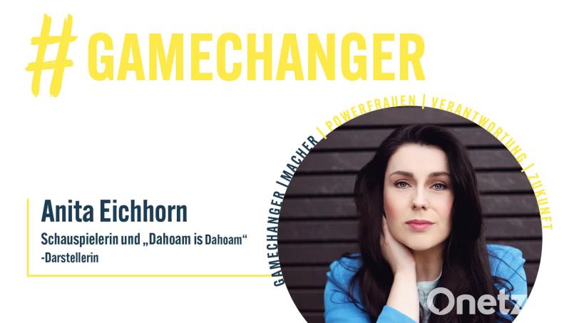 Die gebürtige Weidenerin ist erfolgreiche Schauspielerin. Seit 2021 gehört Anita zum Hauptcast der beliebten Serie „Dahoam is Dahoam“ Bild: Sara Neidhardt / Grafik: Redaktion Magazine