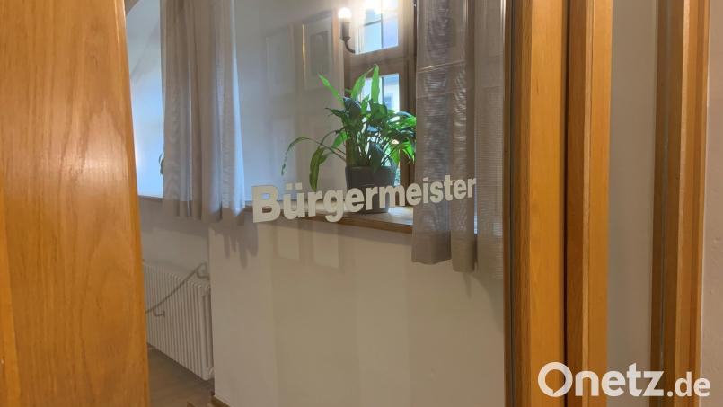 Ein Unfall und seine Folgen: Seit ein paar Monaten fehlt Bürgermeister Edgar Knobloch im Rathaus in Grafenwöhr. Bild: Stefanie Roth