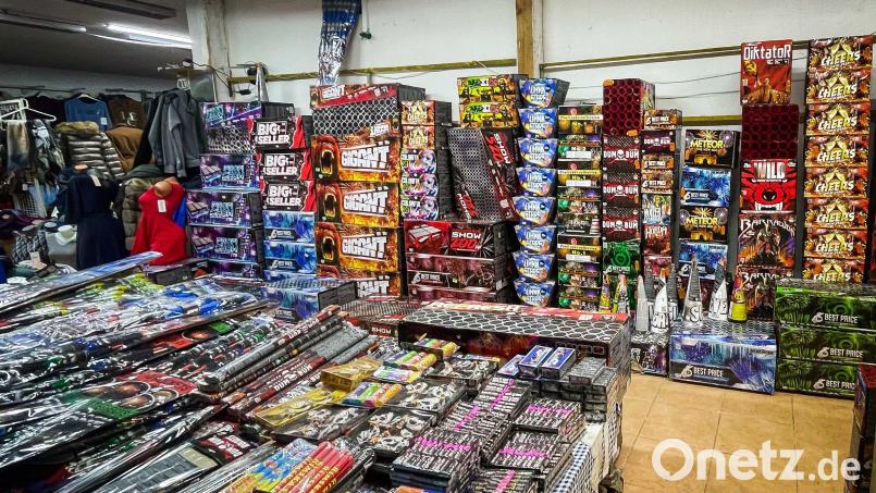 Pyrotechnik in einem Geschäft in der Tschechischen Republik. Nicht alles, was man hier kaufen kann, ist in Deutschland legal und ungefährlich. Symbolbild: Daniel Scharninger