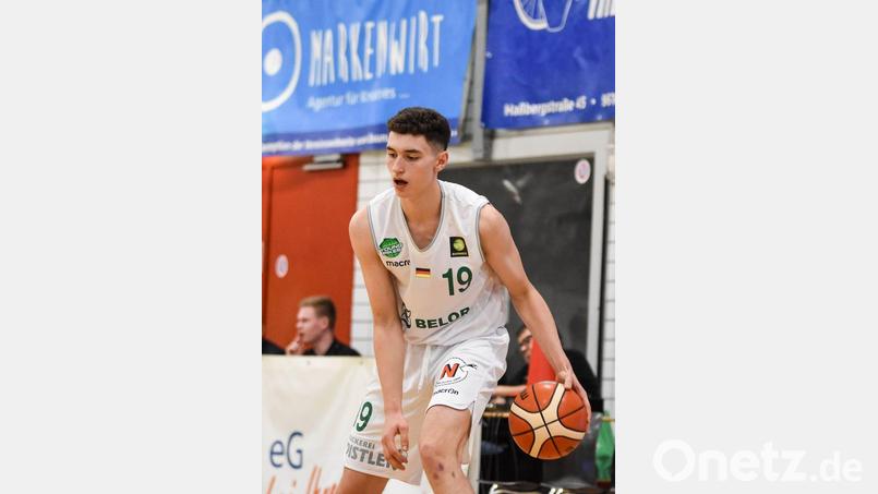 Kay Bruhnke im Trikot des Zweitligisten Baunach Young Pikes. Mit dem Ende der Kooperation von Brose Bamberg mit seinem Farmteam fehlt auch für das Neustädter Ausnahmetalent eine weitere Möglichkeit im Bamberger System Spielpraxis auf hohem Niveau zu sammeln. Bild: SK Foto Art Killian Schmitt/exb