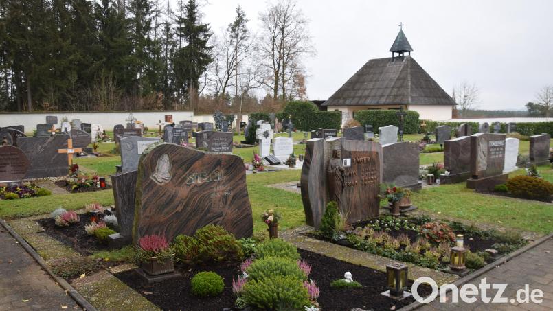 Zum 1.1.2025 wird die Friedhofsgebührensatzung und die Satzung über die öffentliche Bestattungseinrichtung der Gemeinde Ebermannsdorf geändert.. Letzte Satzungsänderungen hatte es im Oktober 2007 gegeben.. Bild: bö