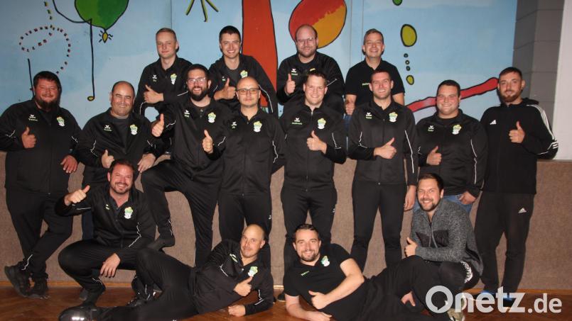 Daumen hoch für die Mission Titelverteidigung. Seit Wochen trainiert das Männerballett der Tursiana jeden Sonntagabend. Bild: kro