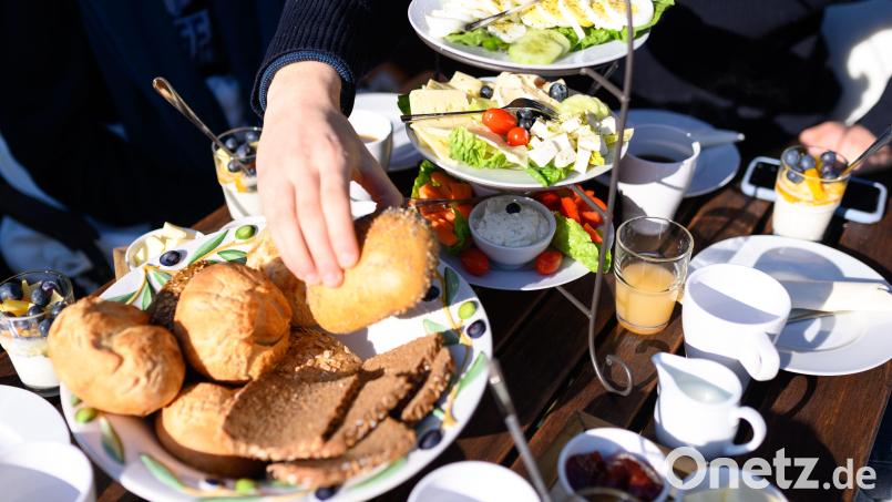 Ein Frühstücksbuffet ohne Portionsverpackungen aus Plastik ist ein Beitrag für nachhaltigen Tourismus. Symbolbild: Jonas Walzberg