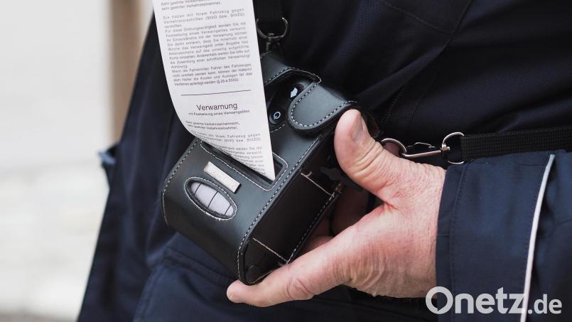 Parkende Lkw sind in Trisching ein Problem: Der Zweckverband Kommunale Verkehrssicherheit könnte diesen ruhenden Verkehr per Zweckvereinbarung oder Mitgliedschaft überwachen. Bild: Nadine Meier/ZV KVS Oberpfalz/exb
