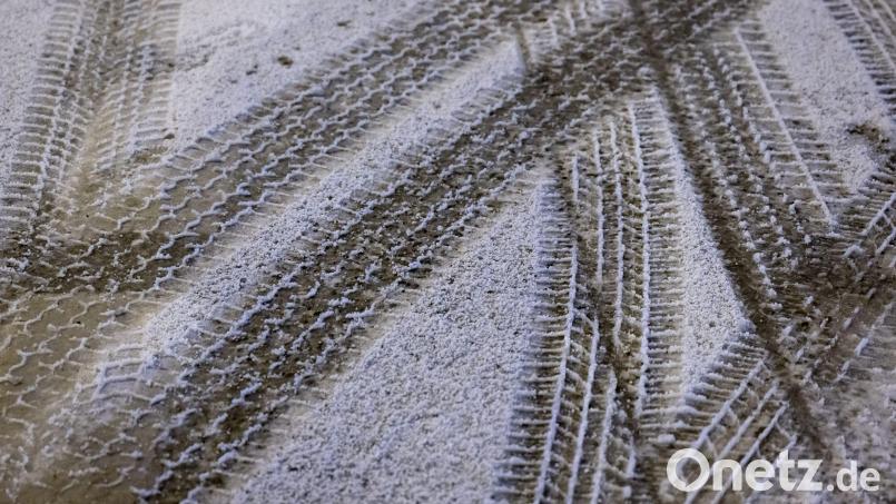 Der Deutsche Wetterdienst warnt vor Glätte auf Bayerns Straßen. Bild: Sven Hoppe/dpa